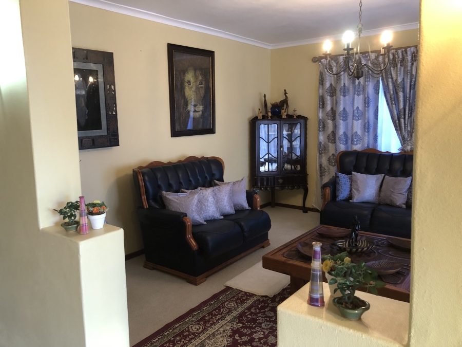 4 Bedroom Property for Sale in Gustrouw Western Cape